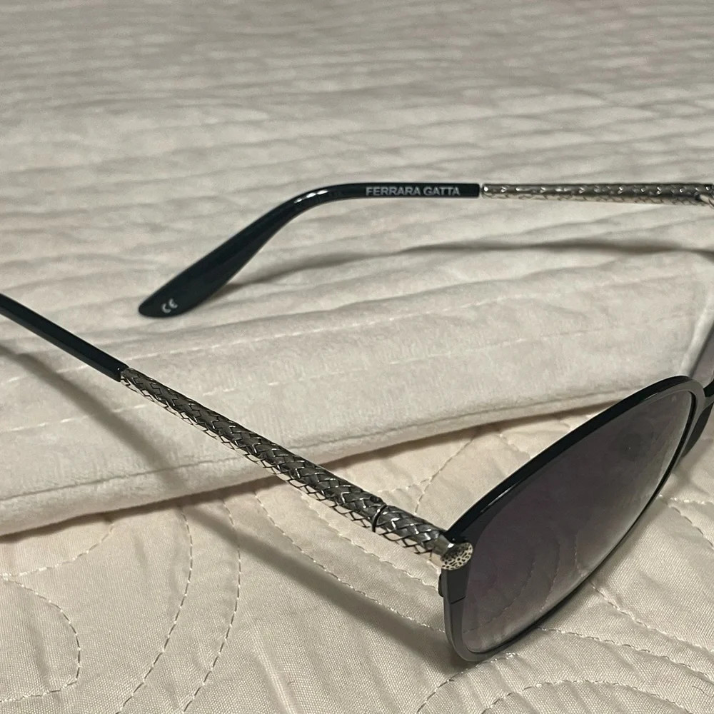 Brighton Black Sunglasses with Floral Navy Hard Case - Picture 5 of 8